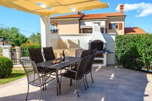 Apartment with pool, Silvia II 