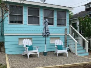 Beachy Bay Breeze Bungalow 2BR with parking and close to many amenities.