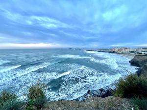 Studio tout confort Climatisé avec Wifi à 2mn à pied de la plage