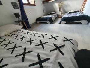 Maisons de vacances MAISON ENTIERE de 115m2 EN HYPER HYPER CENTRE AUX COEUR DES HALLES de TOURS de 2 a 7 PERSONNES : photos des chambres