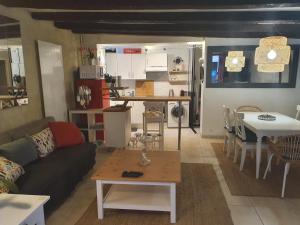 Maisons de vacances MAISON ENTIERE de 115m2 EN HYPER HYPER CENTRE AUX COEUR DES HALLES de TOURS de 2 a 7 PERSONNES : photos des chambres