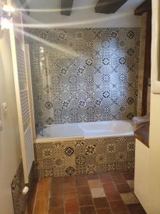 Maisons de vacances MAISON ENTIERE de 115m2 EN HYPER HYPER CENTRE AUX COEUR DES HALLES de TOURS de 2 a 7 PERSONNES : Maison 3 Chambres