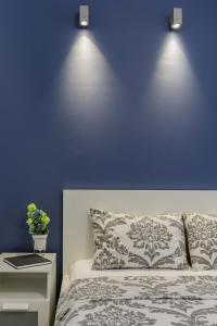 NAVA Apartment in the center with private parking of stayinthess