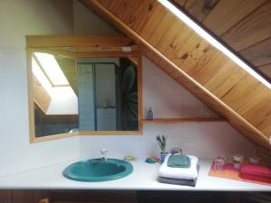 B&B / Chambres d'hotes Eco-Logis Mad'in Belledonne : Chambre Familiale - Vue sur Montagne