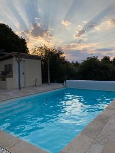 Maisons de vacances Rustic cottage with stunning swimming pool : photos des chambres