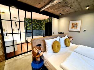 Deluxe Double Room room in Koncept Hotel International