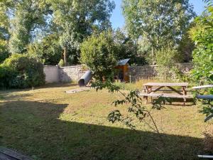 Maisons de vacances Petite maison tres paisible avec jardin a Cournon - Puy de Dome ! : photos des chambres