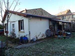 Maisons de vacances Petite maison tres paisible avec jardin a Cournon - Puy de Dome ! : Maison 2 Chambres