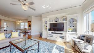 3501 Windsor Court South