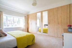 Beautiful detached home in quaint village setting