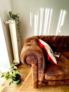 WOOD STORY - Modern 1BR Apt near city center with parking