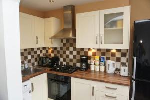 Lovely & bright 1 bedroom apartment near the beach