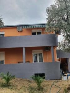 Apartmen Kuca za odmor i familiju