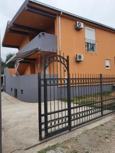 Apartmen Kuca za odmor i familiju