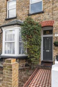 Picton House- 3 bed house with decking and garden, central Ramsgate