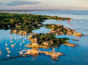 Direct Waterfront 4 Bedroom Beach House With Stunning LI Sound Views & Private Beach