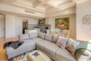 #1205 Cartwright - Wild Radiance