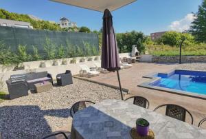 Villa La Famiglia with private heated pool