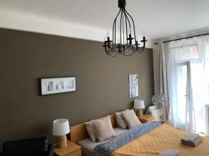 Anenska by Charles Bridge 2