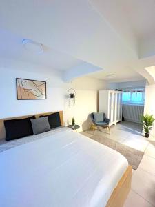 The Hidden Studio; Comfy & close to the Lake