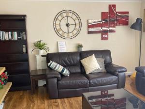 5 Bedroom House by monishortlets