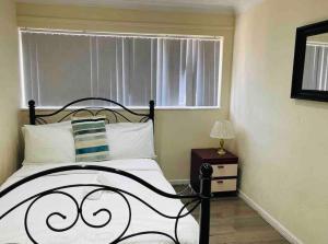 5 Bedroom House by monishortlets