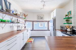 Boutique Apartment in 1905 Victorian Home - Plaza - Westport