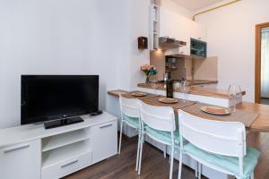 Apartments with WiFi Rijeka - 16455