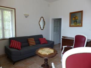 Maisons de vacances Gite Dompierre-sur-Besbre, 4 pieces, 6 personnes - FR-1-489-112 : photos des chambres