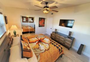 Bali Bungalow - Downtown Cocoa Beach