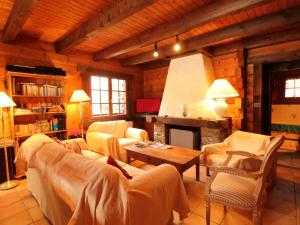 Chalets Chalet Les Carroz d'Araches, 5 pieces, 8 personnes - FR-1-572-196 : photos des chambres