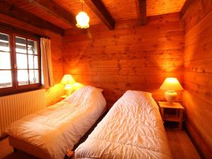 Chalets Chalet Les Carroz d'Araches, 5 pieces, 8 personnes - FR-1-572-196 : photos des chambres