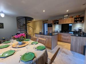 Maison de campagne avec piscine, tennis privé et WIFI - FR-1-653-10