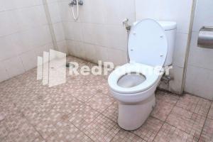 Hotel Sebelas at Jalan Palasari Mitra RedDoorz