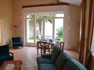 Maisons de vacances Gite Saint-Cybardeaux, 4 pieces, 6 personnes - FR-1-653-70 : photos des chambres