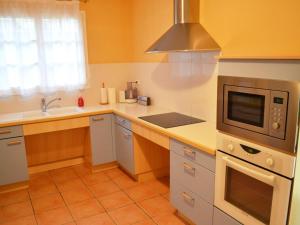Gîte familial avec piscine chauffée, jardin clos, équipement bébé, au cœur dune propriété viticole. - FR-1-653-70