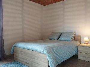 Maisons de vacances Gite Oradour-Fanais, 4 pieces, 6 personnes - FR-1-653-133 : photos des chambres
