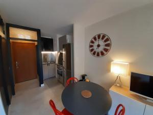 Appartements Studio renove 2 pers. au centre avec balcon, WiFi et parking - FR-1-512-259 : photos des chambres