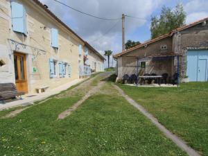 Gîte charentais avec cour privative, baby-équipement, télétravail, vélos, BBQ, animaux acceptés - FR-1-653-170