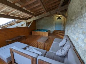 Maisons de vacances Gite Charras, 3 pieces, 5 personnes - FR-1-653-156 : photos des chambres