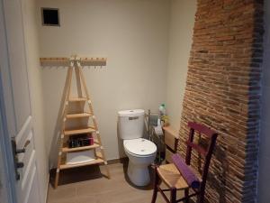 Maisons de vacances Gite Chalais, 5 pieces, 8 personnes - FR-1-653-170 : photos des chambres