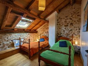 Maisons de vacances Gite Massignac, 4 pieces, 6 personnes - FR-1-653-213 : photos des chambres