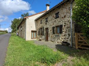 Maisons de vacances Gite Massignac, 4 pieces, 6 personnes - FR-1-653-213 : photos des chambres