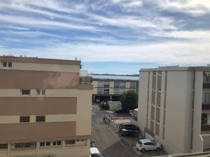 Appartement avec Balcon Proche des Thermes, Étang et Commerces - Climatisé, Animaux Admis - FR-1-503-134
