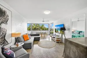 Moments from the Beach, Sunrise Beach - Castaways Beach