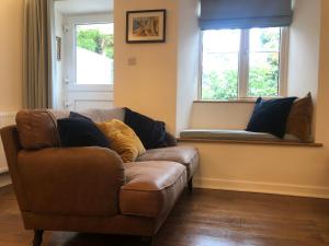 1 Lymbrook Cottages