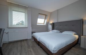 Large Comfort Double Room with Shower  room in Fletcher Zuiderduin Beachhotel