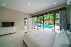 Villa Okenada - Modern 5-bedroom pool villa in Berawa!