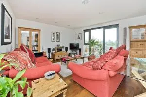 Superb apartment with terrace near the river in Putney by UnderTheDoormat - Putney