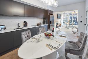 Host & Stay - Oxford House